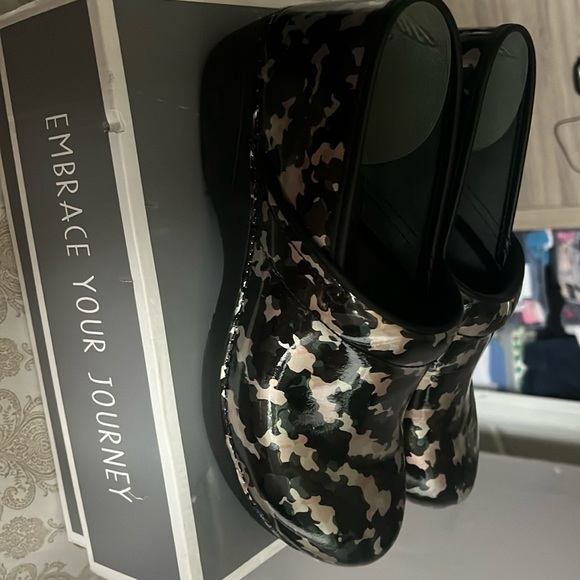 Danskos worm once smoke free still in original box - Picture 1 of 4